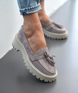 Жіночі лофери з китицями на платформі натуральна замша NORA 1-4 11241-36 фото