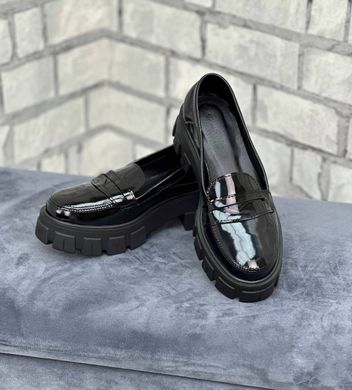 Жіночі туфлі - лофери чорні на тракторній підошві натуральний лак NALI 1-1, 36, деми, натуральна шкіра